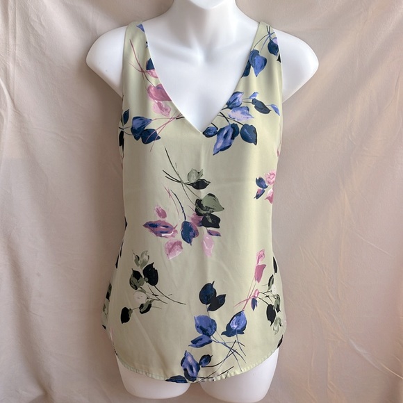 Le Chateau | Floral Top - Picture 7 of 7